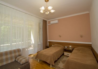 Двухместный номер в корпусе А в санатории Горный воздух в городе Железноводске - фотография