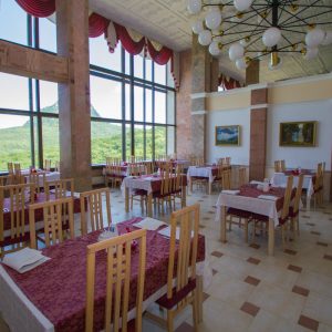 Обеденный зал в санатории Горный воздух в городе Железноводске - фотография