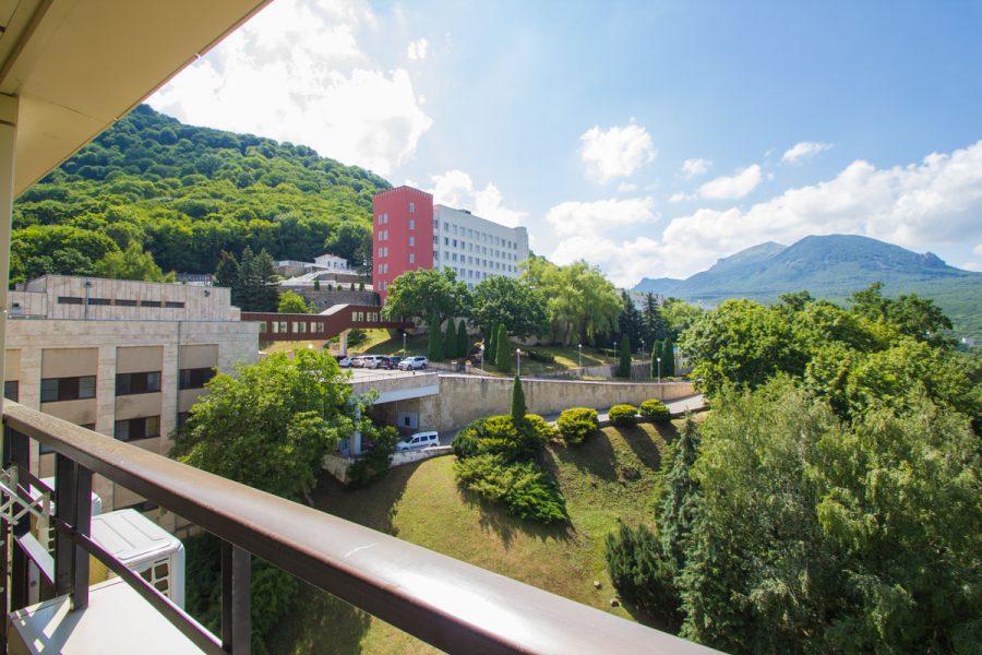 Одноместный номер в корпусе Б в санатории Горный воздух в городе Железноводске - фотография