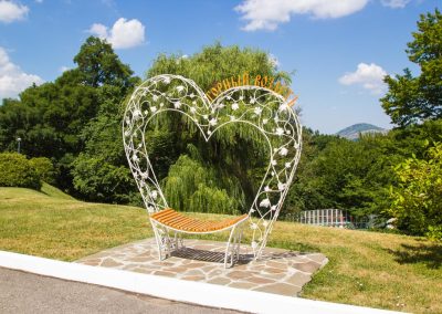 Лавочка Сердечко в санатории Горный воздух в городе Железноводске - фотография