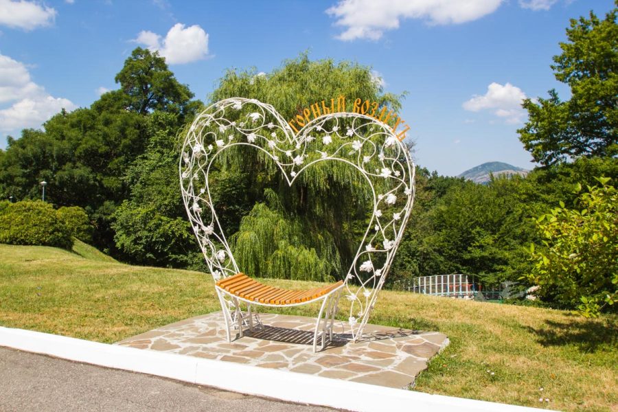 Лавочка Сердечко в санатории Горный воздух в городе Железноводске - фотография