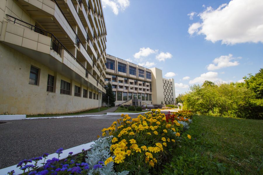 Территория в санатории Горный воздух в городе Железноводске - фотография