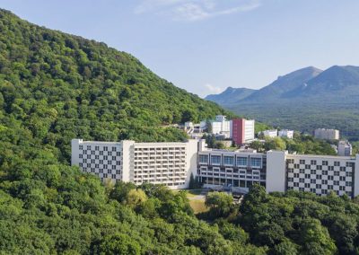 Территория санатория Горный воздух в городе Железноводске - фотография