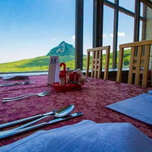 Обеденный зал в санатории Горный воздух в городе Железноводске - фотография