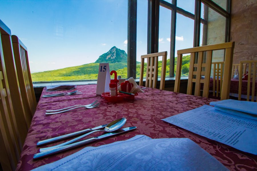 Обеденный зал в санатории Горный воздух в городе Железноводске - фотография