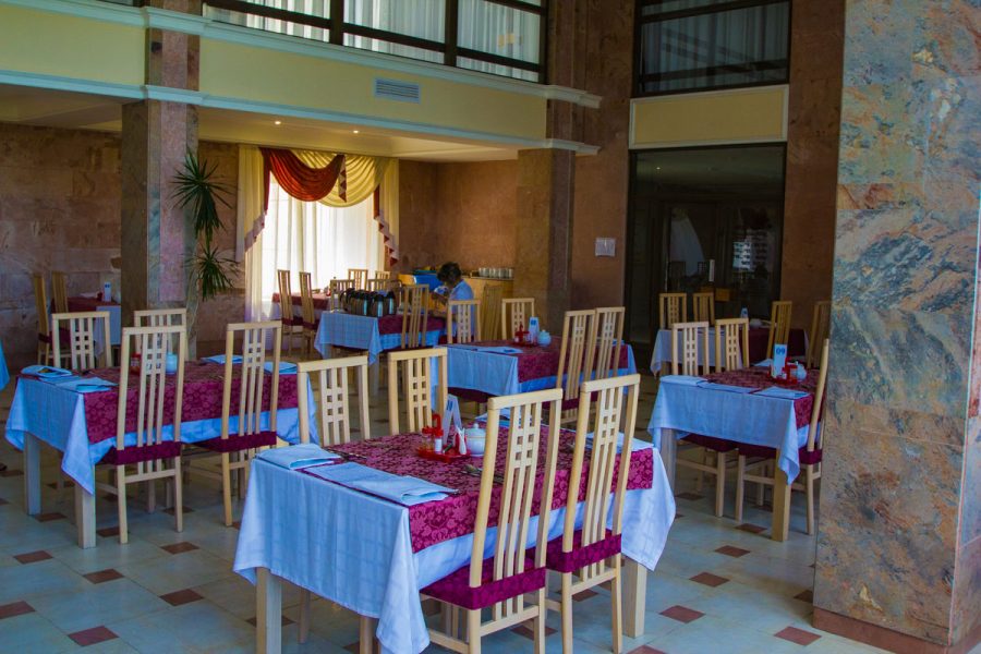 Обеденный зал в санатории Горный воздух в городе Железноводске - фотография